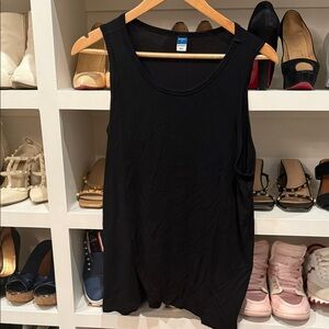 Old Navy maternity / nursing / pumping Sleeveless Top